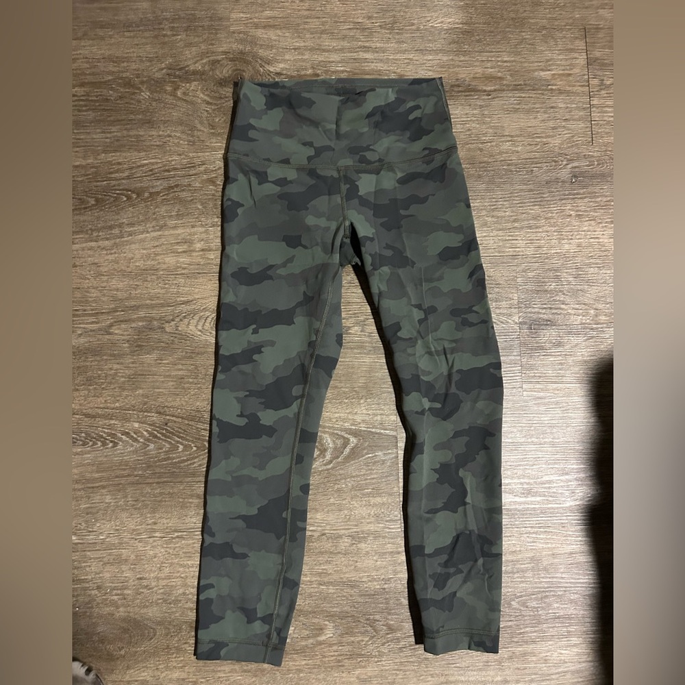 Lululemon Winder Train 23 inch size 6 Like new